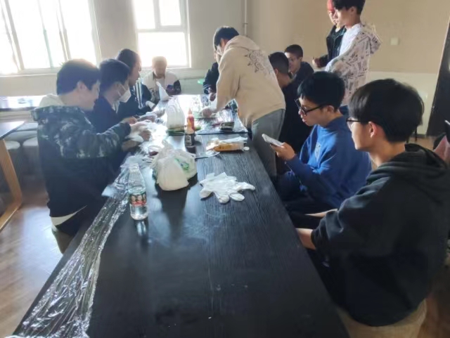【完满团支部】寿司DIY 快乐卷起来——大数据学院、信息工程学院网工2202完满团支部活动