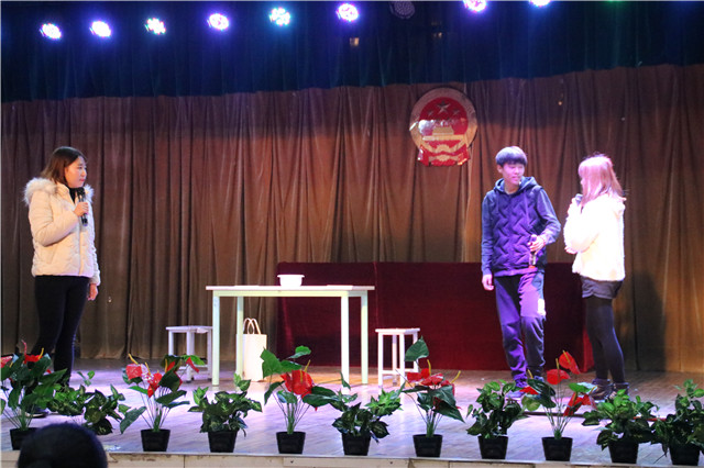 黑白的解说 争锋相对霸天下——机电工程系在第二届“信院杯模拟法庭大赛”中表现优秀