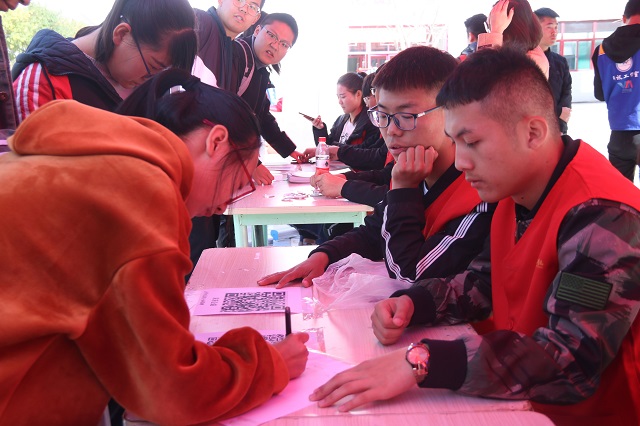 捐衣情深献爱心 青年责任助环保——“蔚蓝地球·可持续周”校园闲置衣物捐赠活动圆满举办