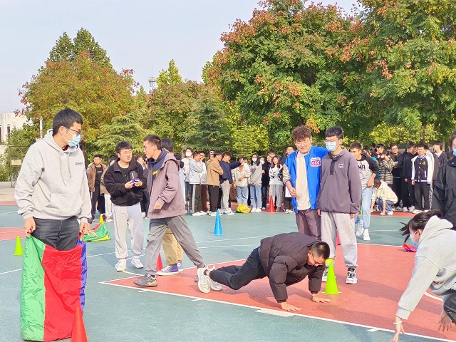 穿越封锁线 实现零距离——大数据学院、信息工程学院第一届全能王大比拼