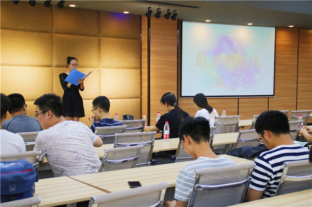 成长是一道色彩的流程——智能工程学院首届“最美智院人”演讲现场