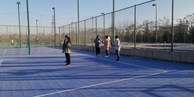 【完满班级】团队精神体现 排球传递合作——远景2005班完满班级活动