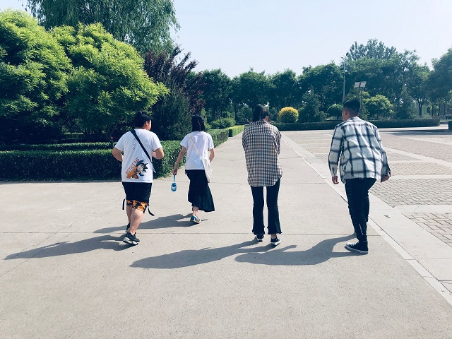 【完满班级】奋勇向前 顽强拼搏100米接力赛——艺术传媒学院环设1801完满班级活动