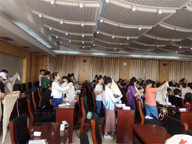 【社团快讯】我校大学生红十字会外出参加“红十字关爱生命健康教育”医疗培训