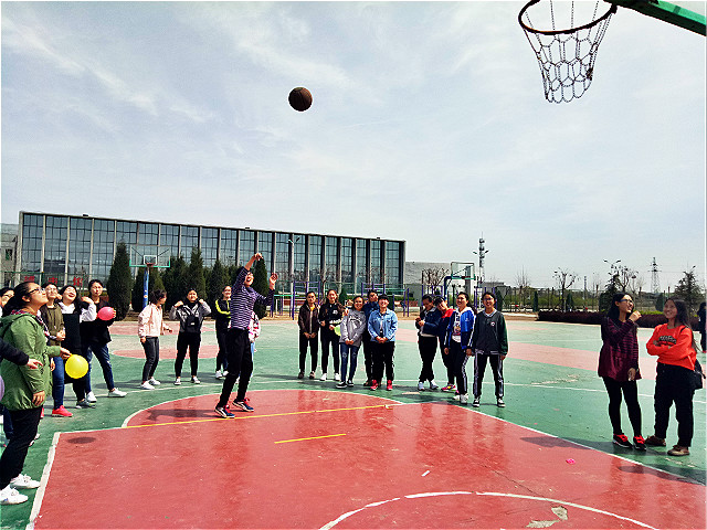 【完满班级】经济管理系“球球大作战”区域1601班趣味球类活动