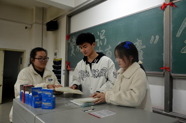 ”文墨飘香 记传课堂风华——淬炼·国际商学院“赏精学识,鉴真篇章”活动