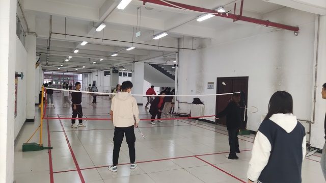 【完满班级】风雨同舟 羽后添情——艺术传媒学院动画2001班羽毛球比赛