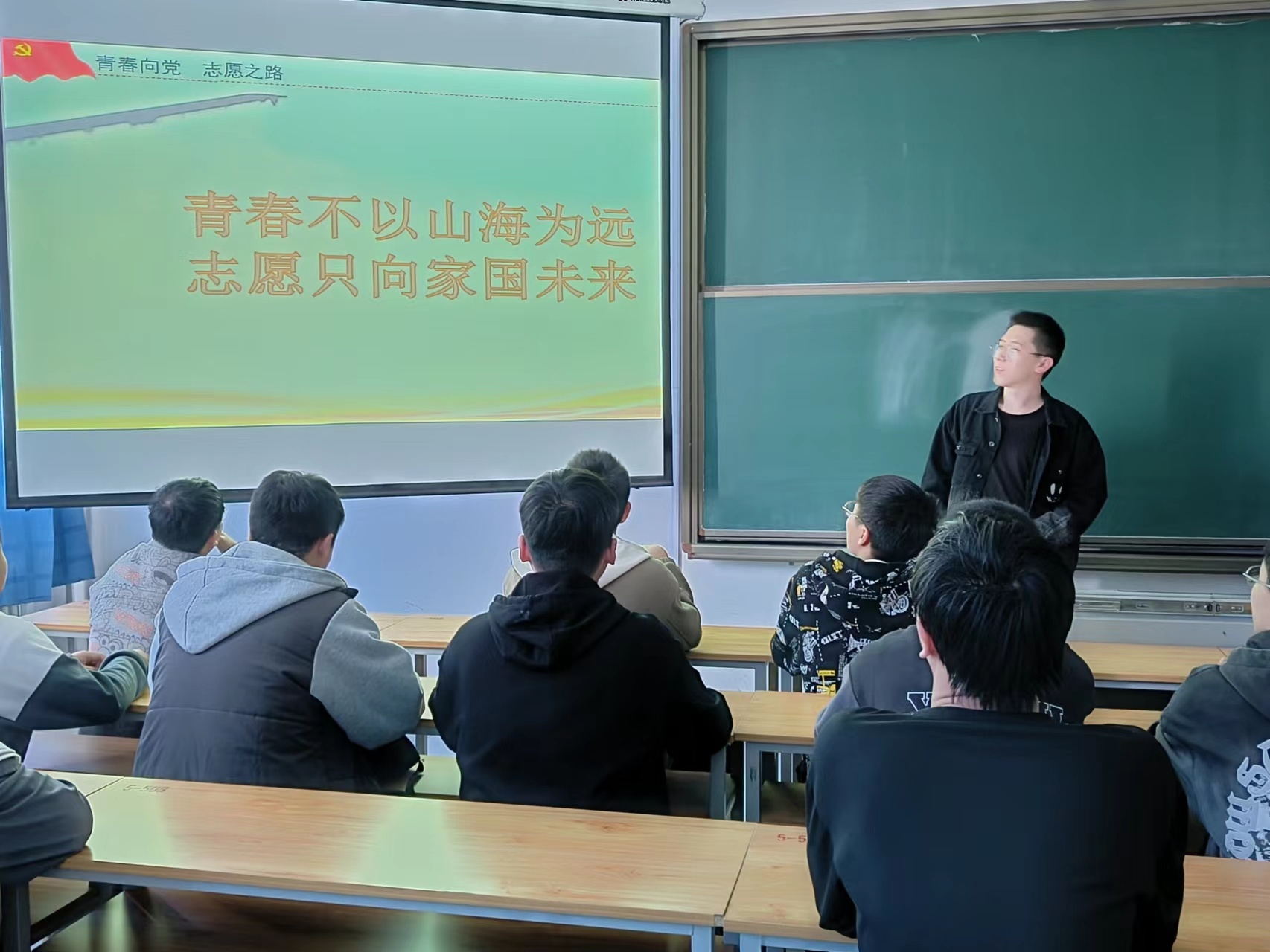 【完满团支部】以青春之名 传承雷锋精神——大数据学院、信息工程学院软件2207班完满团支部活动