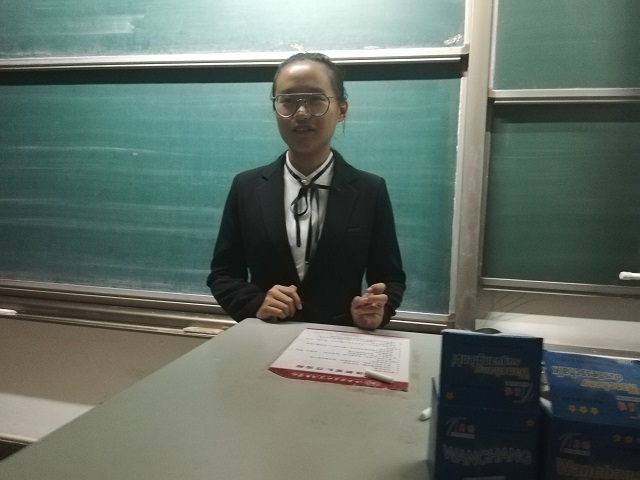 【完满班级】抒一纸华丽影评 谱写青春韶华——食品与环境学院动医1801班举办完满活动