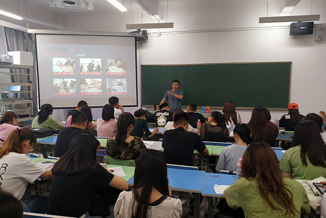 【辅导员说完满】书山有路勤为径 学海无涯苦作舟——艺术传媒学院辅导员说完满之职场关系课