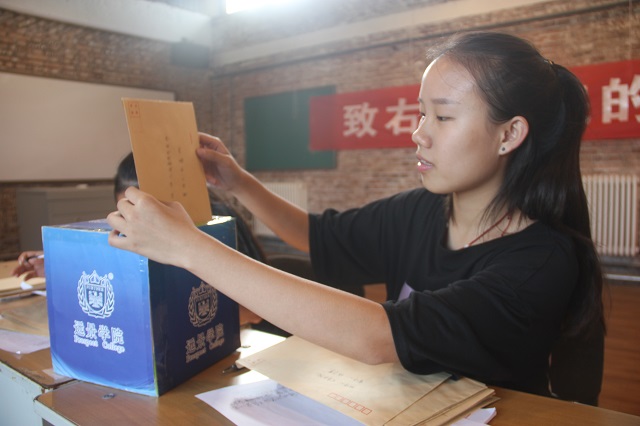 完满大学 从“信”开始——远景学院成功举办“致远景的一封信”主题感恩活动成功举办
