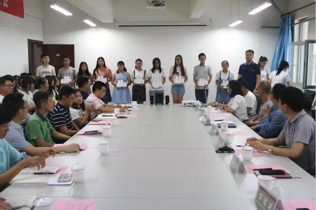 闪光的信院第238期:执笔挥墨 创造“琦”迹