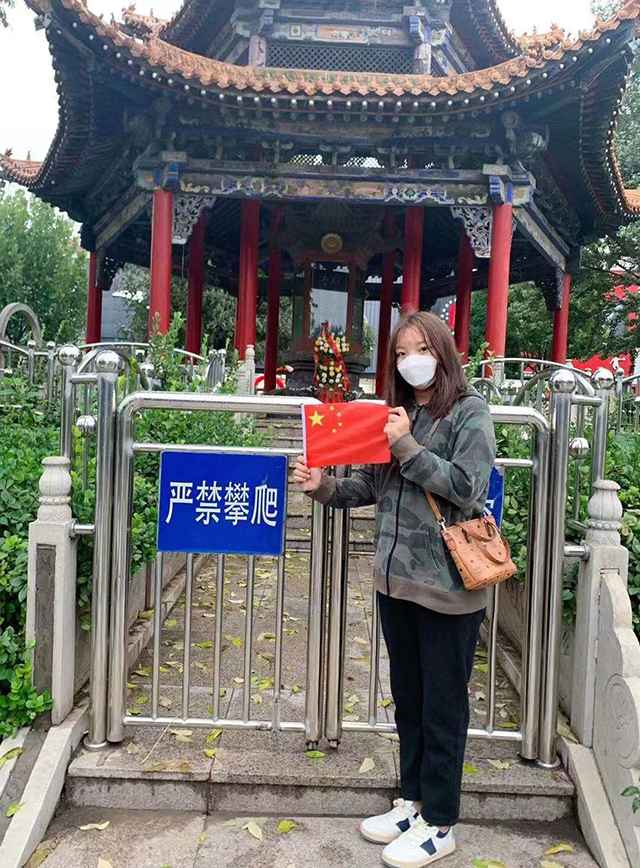 传承红色基因 向国旗敬礼——艺术传媒学院2021级新生欢庆国庆特别活动