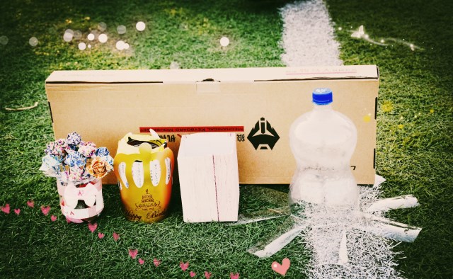 【完满班级】巧手变废为宝 环保你我同行 ——经济管理系资产评估1701班举办“信院制造 旧物也会有春天”活动