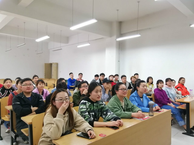 【主题团日】热血青年拼搏不止 薪火相传永无止尽——经济与管理学院主题团日活动纪实（一）