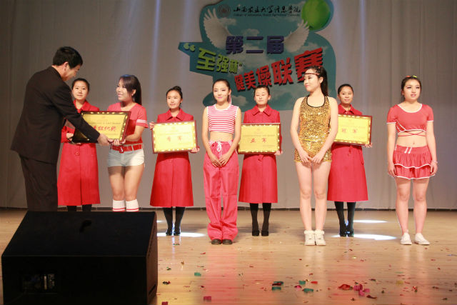 第二届“至强杯”健美操联赛激情上演