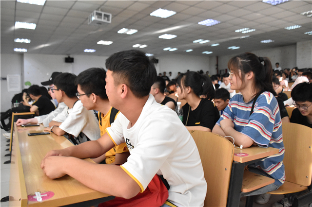 【辅导员说完满】传承端午习俗 弘扬传统文化——大数据学院、信息工程学院2018级召开主题班会