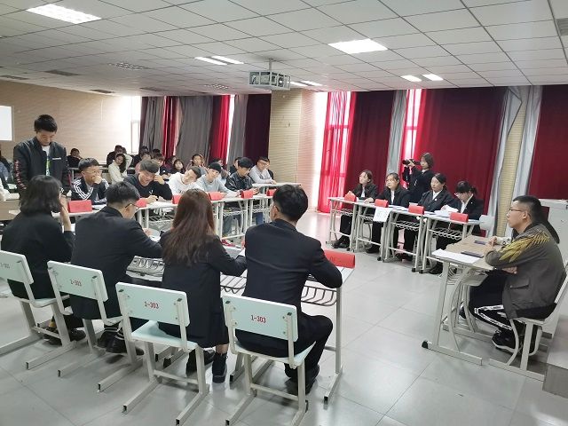 学长计划第684期：唇枪舌战 争锋相对——艺术传媒学院举办第七届“传媒杯”辩论赛