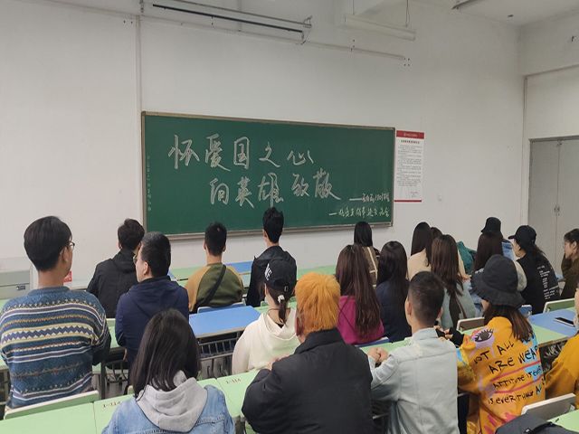 【完满班级】怀爱国之心 向英雄致敬——艺术传媒学院动画1801班举办抗疫英雄事迹交流会活动