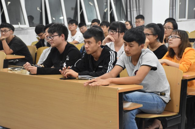【辅导员说完满】精神力量之源—竞技体育——信工系2016级举办辅导员说完满