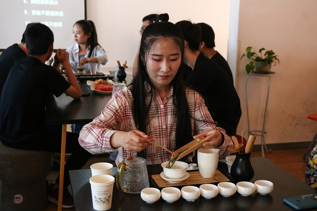 【缤纷百团】听茶之语言 品茶之韵律——“茶韵曲律”校园茶馆开放日活动成功举办