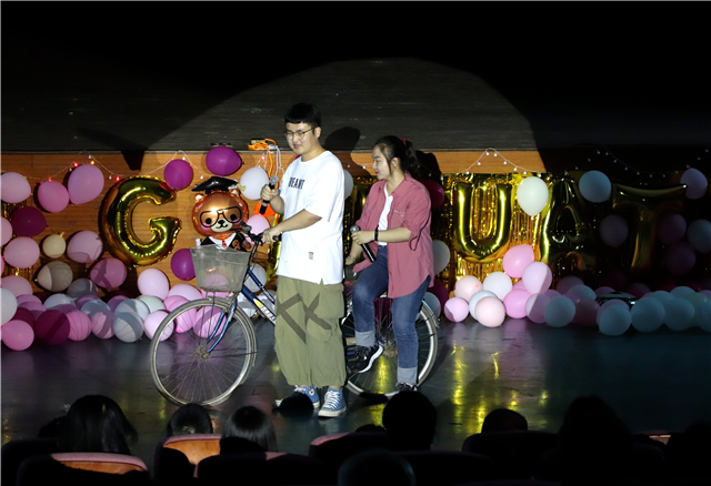 闪光的信院第263期：为了“艺术” 我愿意热爱整个世界