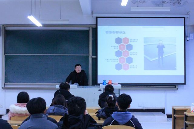 【青马工程】嚯 这碗领导力大补汤 体验不一样——第十三期“青马工程”完满教育学生骨干培训计划“知行班”系列活动——领导力干部培训