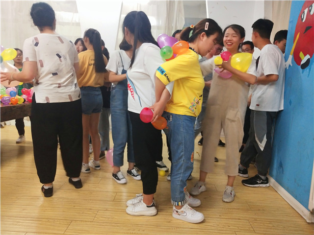 【完满班级】炫彩青春 像夏花一样绚烂——经济与管理学院六月完满班级活动纪实(六)