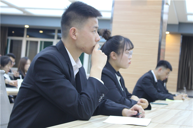 淬炼商学院开展“领导艺术,成就淬炼”学生干部培训会