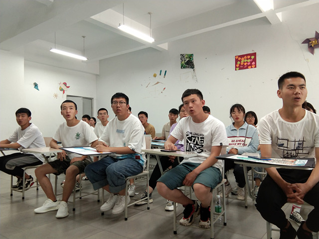 【完满班级】回顾历史 明确使命——艺术传媒学院环境设计1802班举办弘扬五四精神演讲比赛