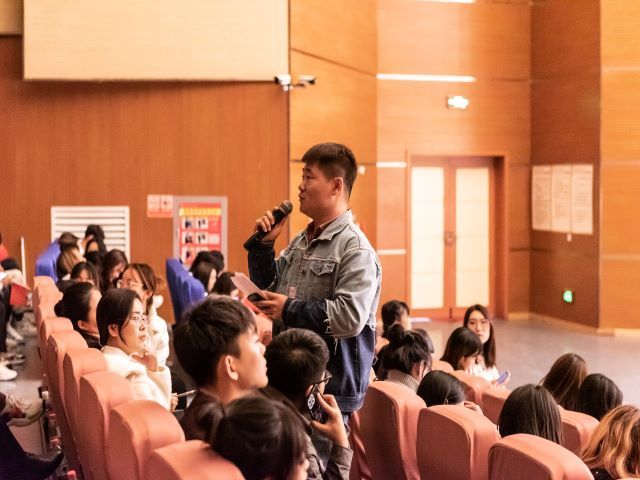 不同的声音 共同的梦想——艺术传媒学院第八届班级创意合唱比赛“‘唱’响未来”