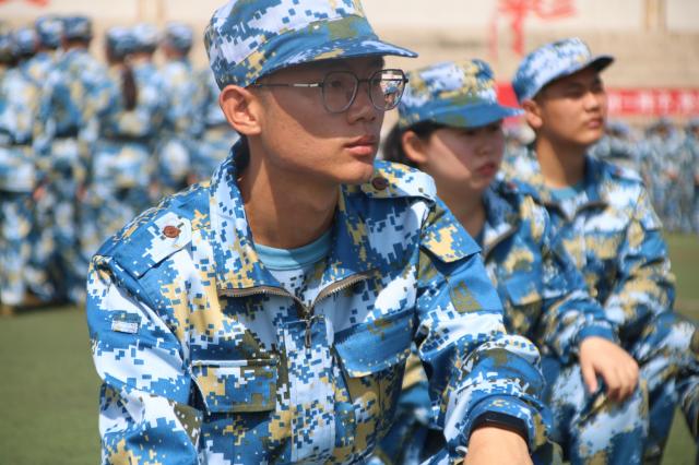 烈日骄阳 铸造精钢——21级智院学子军训纪实