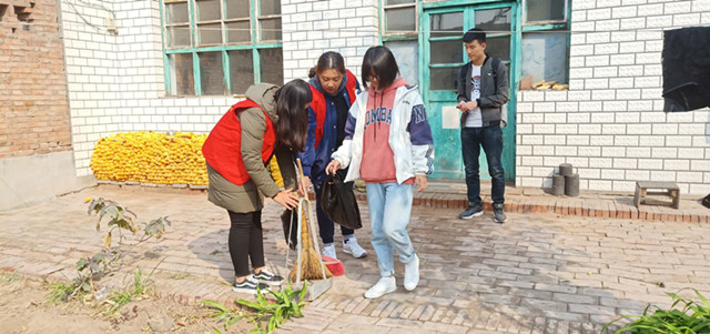 【完满班级】追求绿色时尚 走向绿色文明——艺术传媒学院环境设计1802班举办“北城社区”文明志愿服务完满班级活动