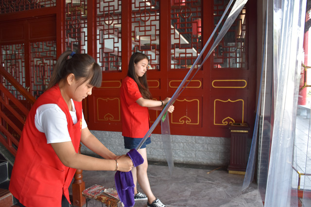 【三下乡】珍藏历史精华 传播传统工艺——经济管理系“大爱志愿”服务队鑫炳记超市导购纪实