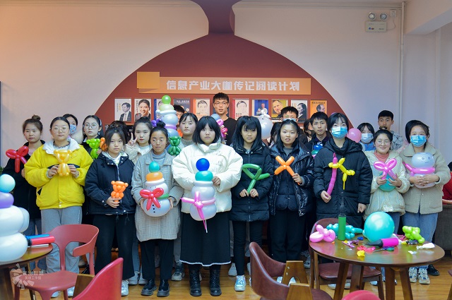 【社团巡礼节】“雪人”入驻赫奇帕奇——“萌气球”雪人造型课堂活动圆满结束