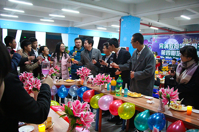 131名骨干学子 1场激情派对 谢谢时光见证他们成长——完满教育学生骨干培养计划第四期培训班结业典礼暨“We Wish You A Merry Christmas”主题酒会圆满落幕