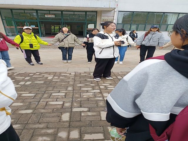 【完满团支部】相约春游 一路生花——食品与环境学院食安2202班完满团支部活动