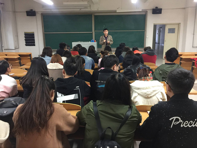 【辅导员说完满】以体育精神面对未知的未来——淬炼商学院“辅导员说完满”系列活动（十一）