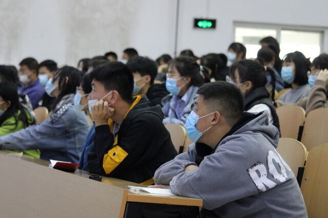 【1+1＞2】完满卓越启航 青春礼赞成长——经济与管理学院召开“完满之路 当代大学生素质教育创新与实践”2020级新生完满解读会