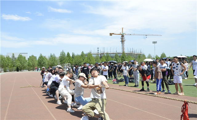 淬炼商学院举办第五届“淬炼杯”拔河比赛