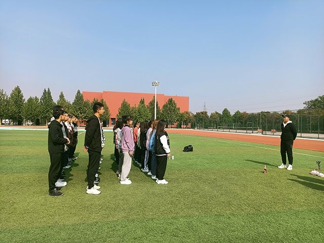 【完满班级】奋起直追 运动向前——艺术传媒学院视觉传达2102班阳光体育活动