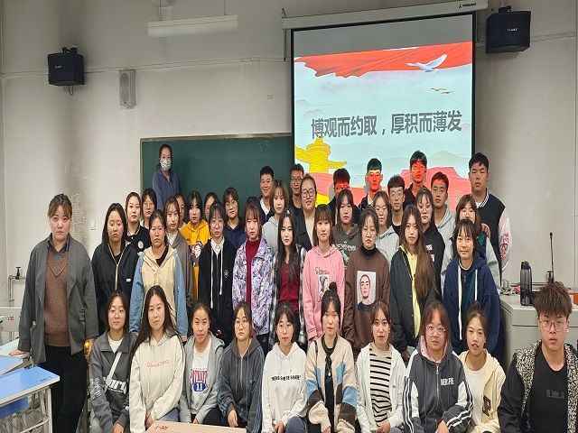 【完满班级】挥斥方遒 新时代接力进行中——艺术传媒学院环境设计2101班演讲比赛新闻稿