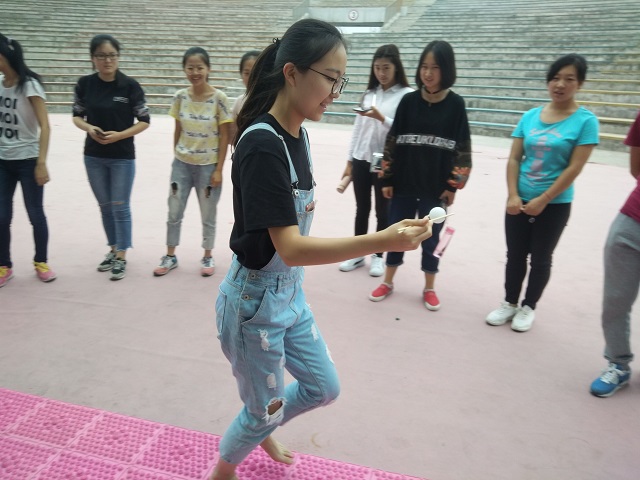 【完满班级】愿你我的青春 鲜艳灿烂——淬炼商学院“艺”动青春主题活动(十一)