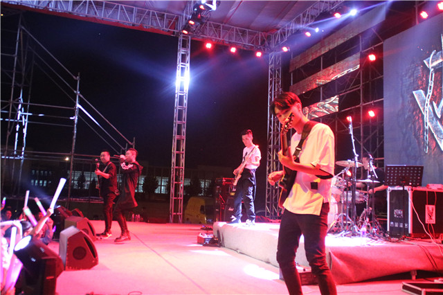 【音乐节·无边】愿你有梦为马 永远随处可栖——“2017 无边”第五届校园摇滚音乐节