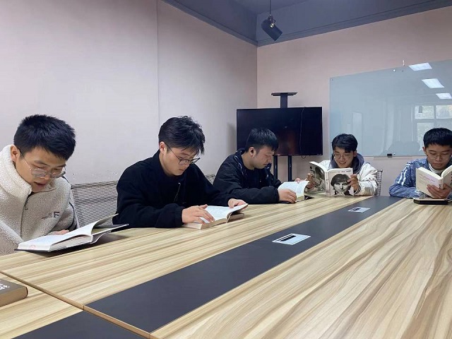 【完满班级】读大咖传记 品百味人生——食品与环境学院生技2001班完满班级活动