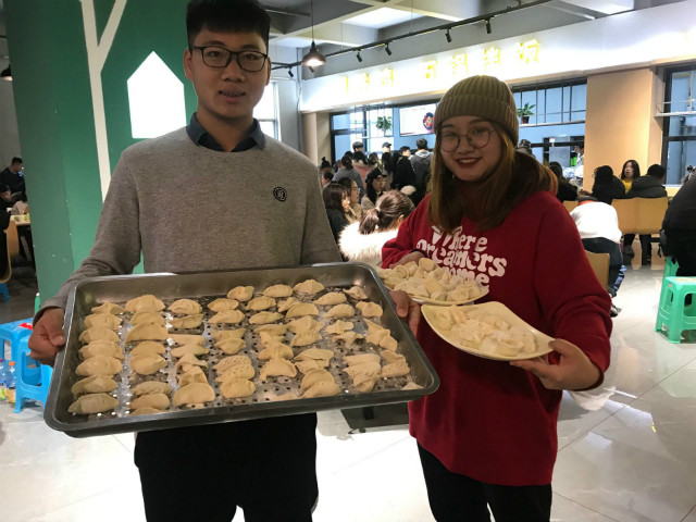【完满班级】浓情饺子 温馨集体——经济与管理学院十二月完满班级活动纪实（九）
