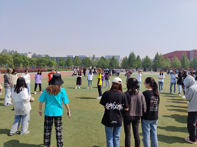 【完满班级】趣味足球 一场走心的青年FLAG——淬炼商学院5月完满班级主题活动回顾