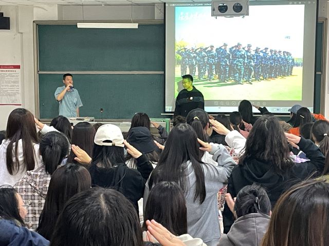市井长巷 哪一刻捕捉了“烟火气”——商务英语学院4月辅导员说完满集锦