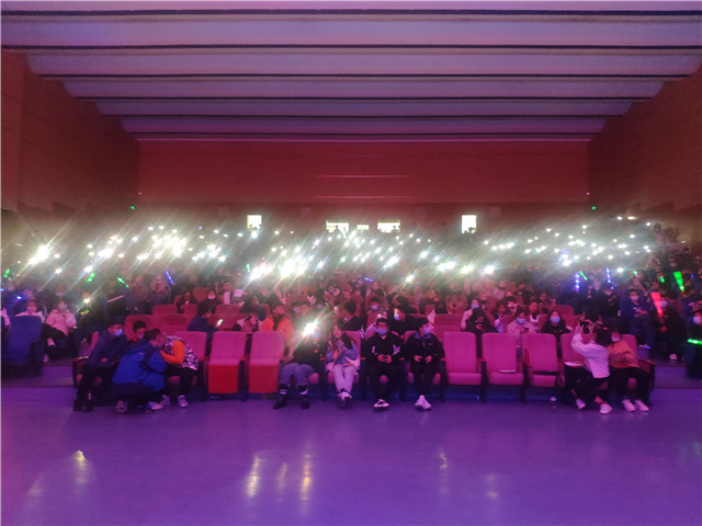 铮铮燃韶华 奕奕展青春——智能工程学院第五届“秀出自我”迎新晚会