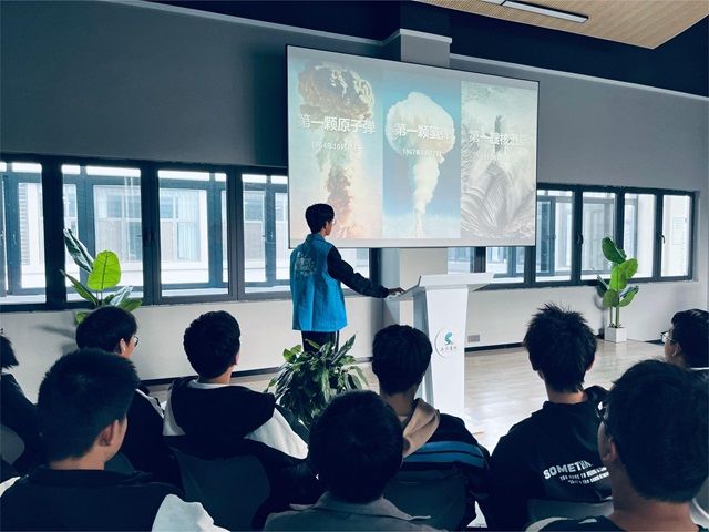 智能学子与“两弹一星” 跨越两个世纪的精神传承